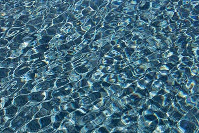 Dark blue pool water color from a dark pool finish